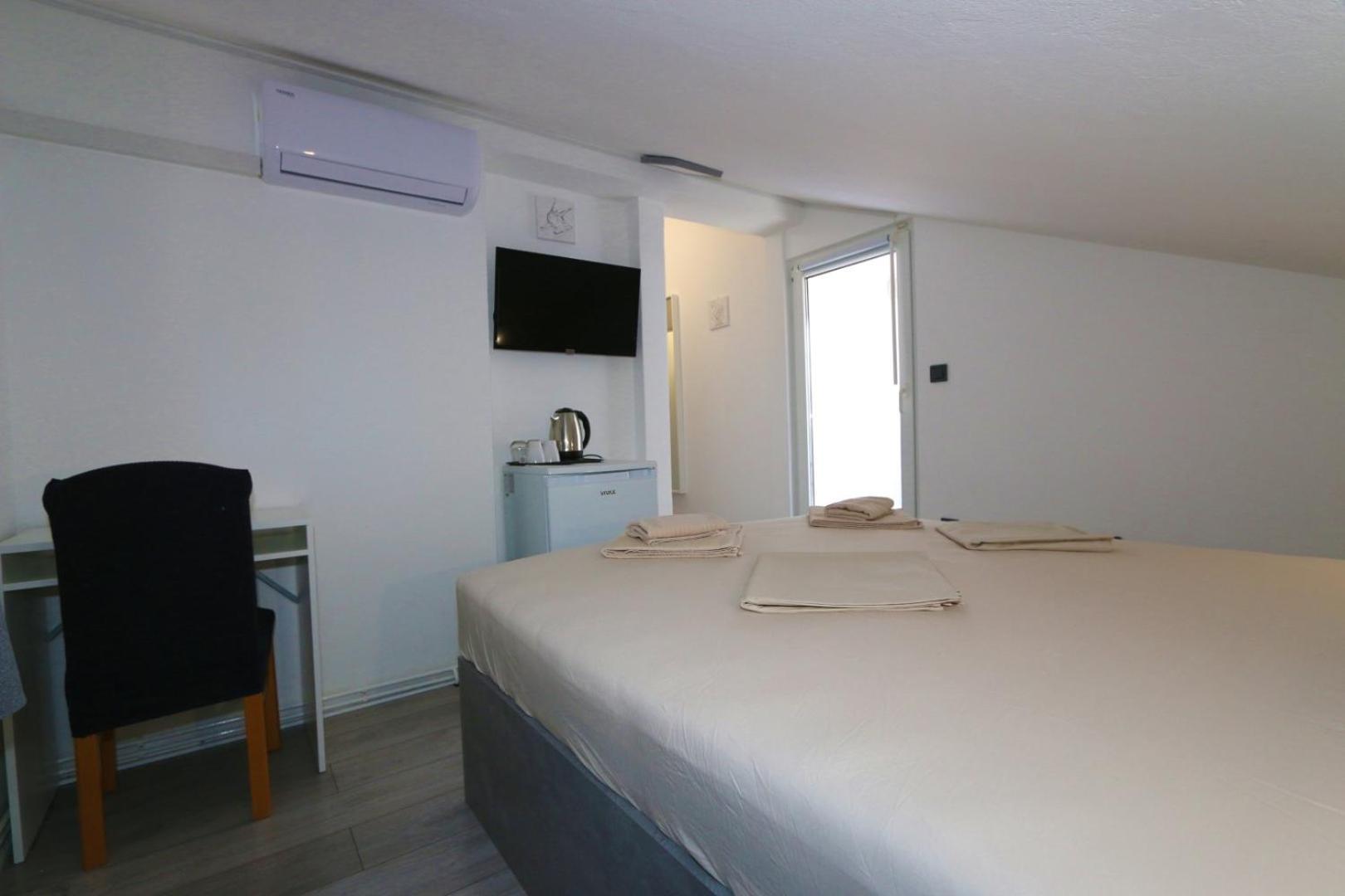 Bed & Breakfast Pansion Comfort Sidro Novalja