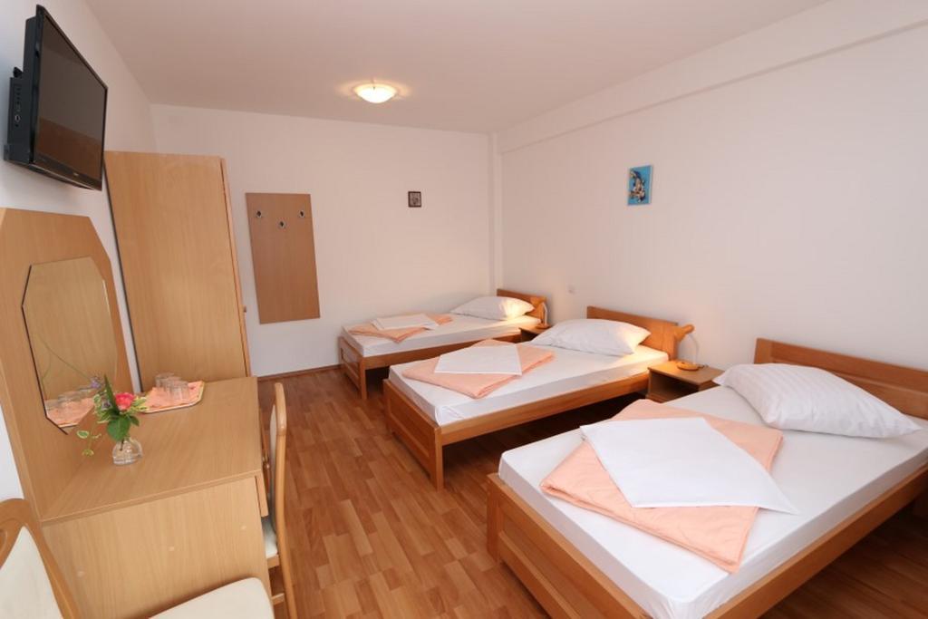 Bed & Breakfast Pansion Comfort Sidro Novalja