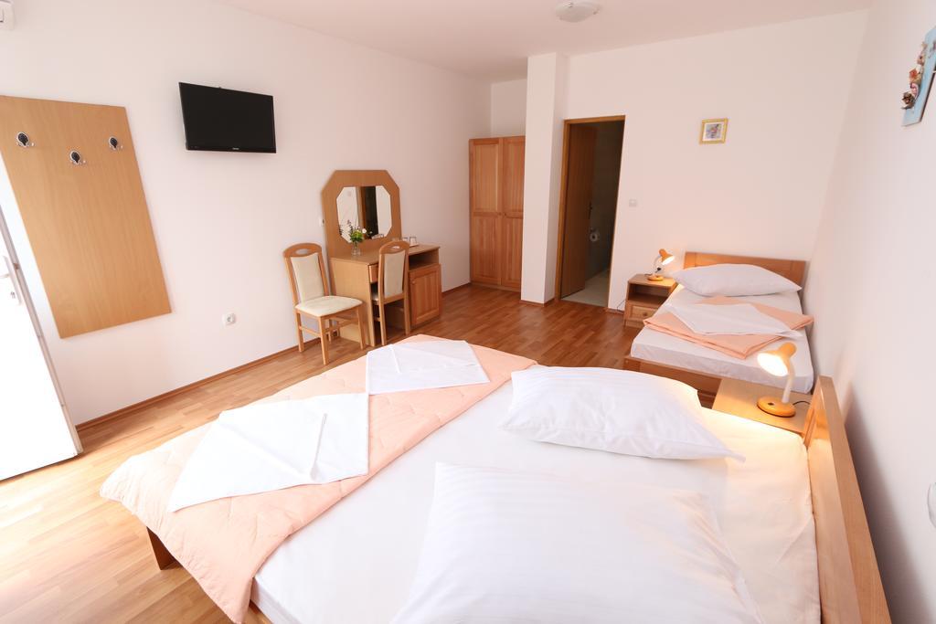 Bed & Breakfast Pansion Comfort Sidro Novalja